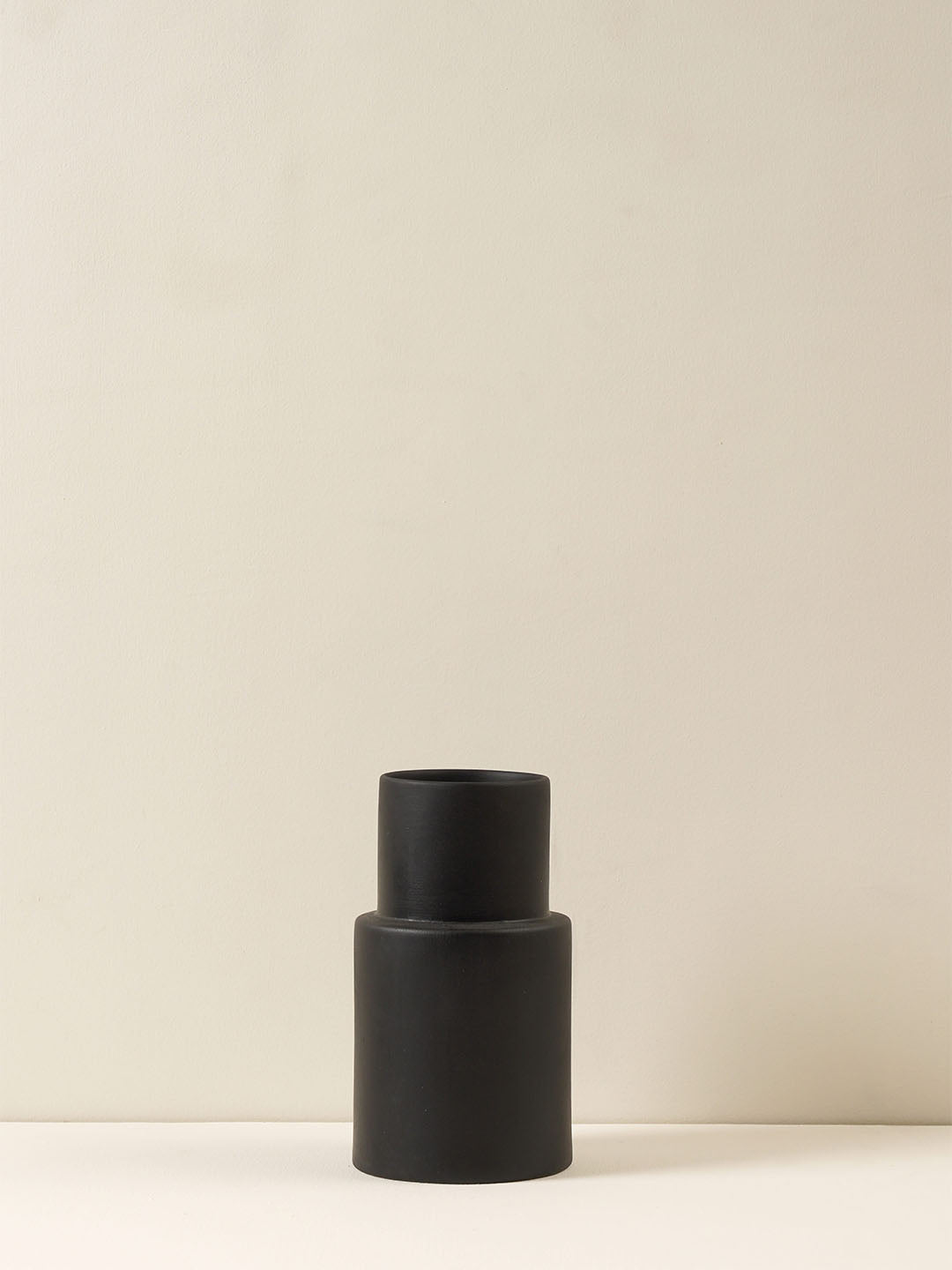 Kane Vase Black