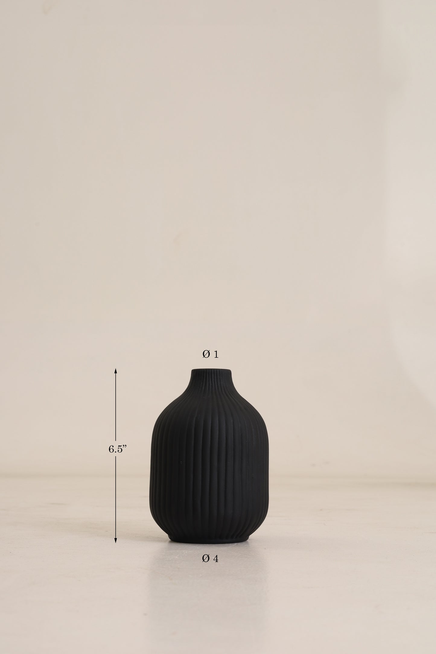 Ivory Vase Medium Black