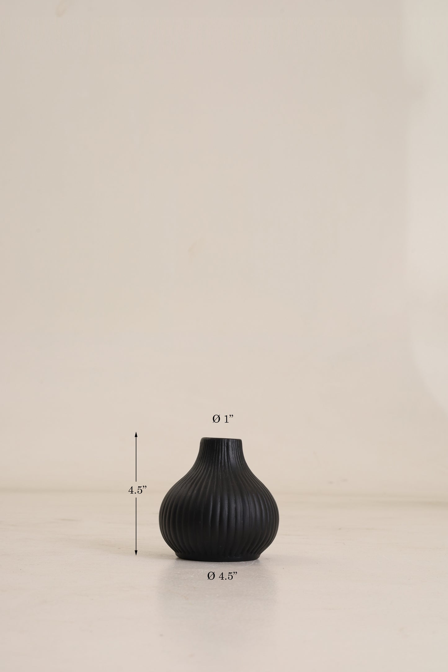 Ivory Vase Small Black