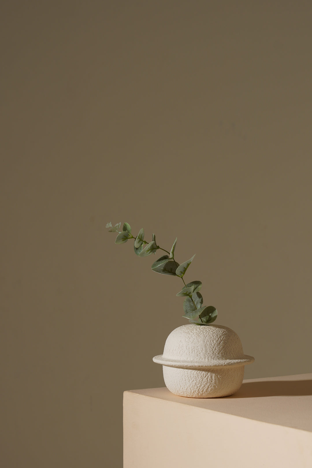 Pluto Vase - White