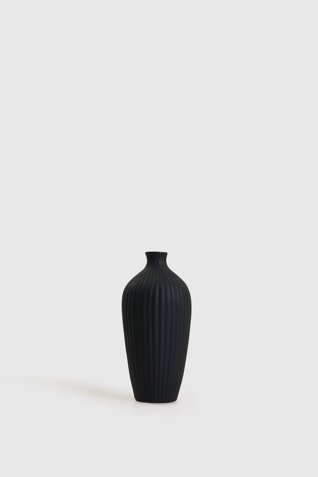Saroi Vase Black 8 inch